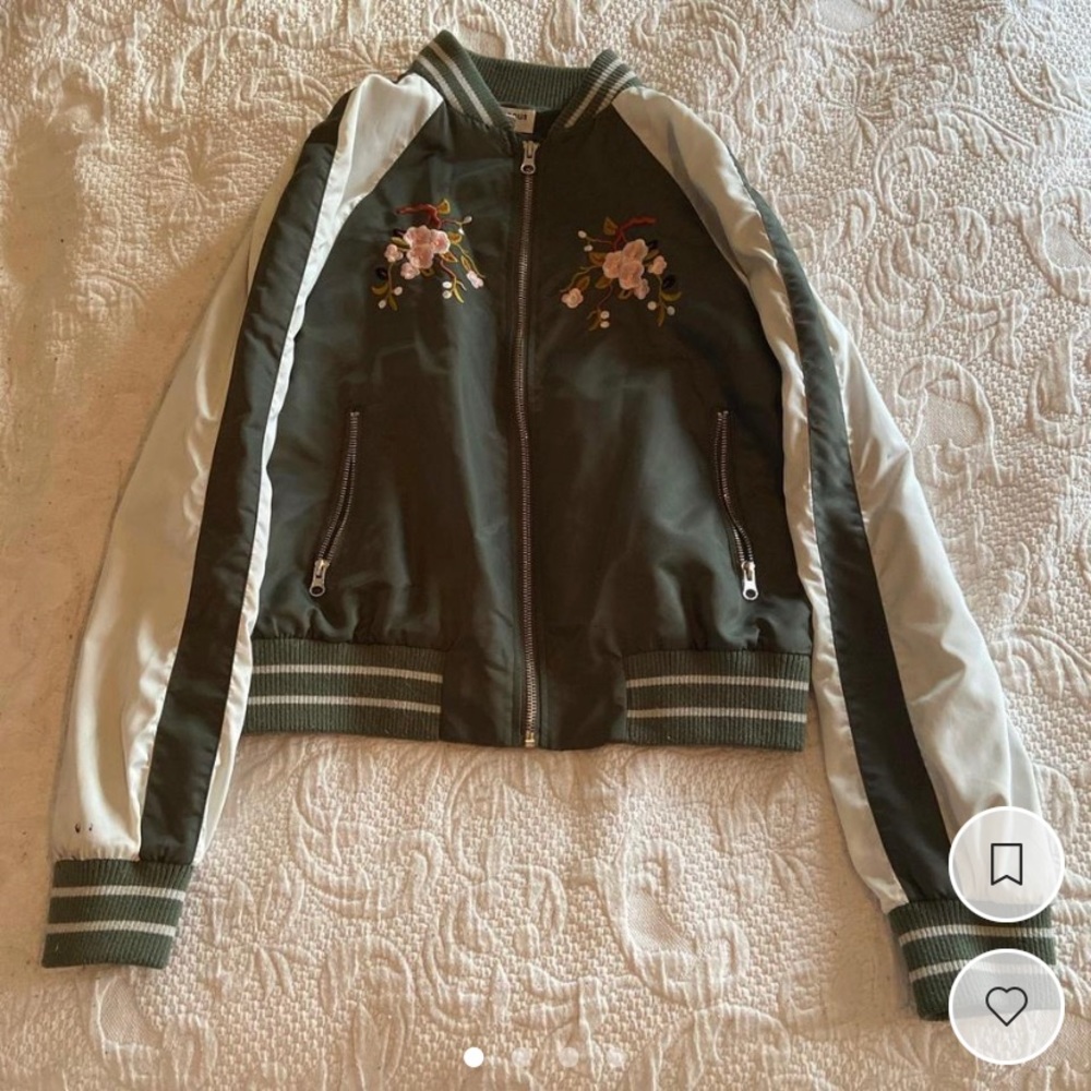 Small bomber jacket from the brand Glamorous.